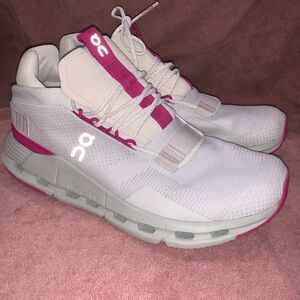 Women's On Cloudnova 2 Shoes size 9.5